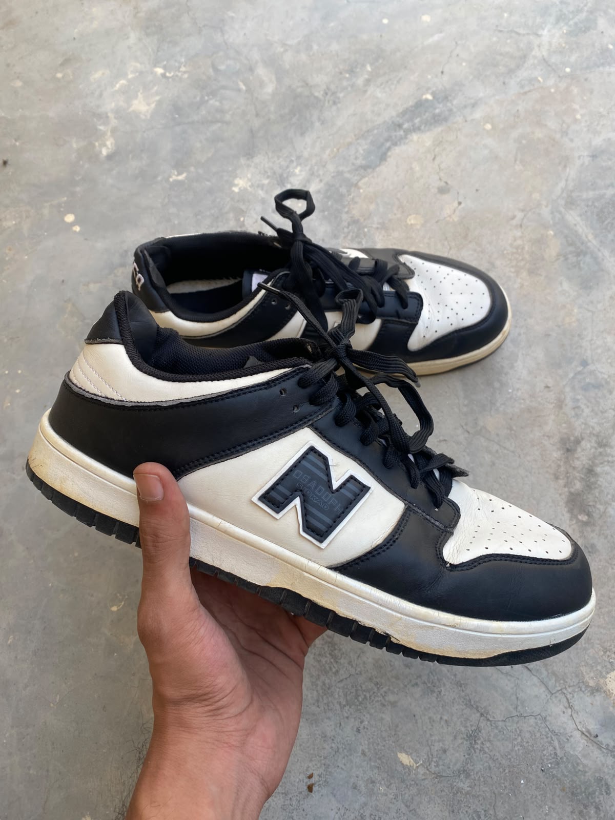 New Balance 480 sneakers in a black and white colorway