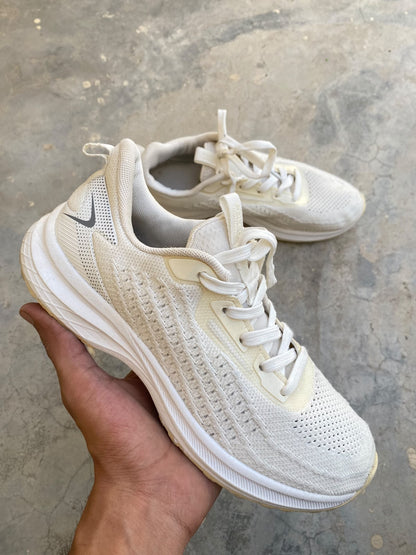 Off-white low-top knit athletic running shoes