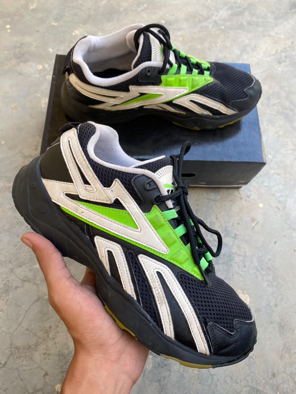 Reebok INTV Black Green FY1299 sneakers