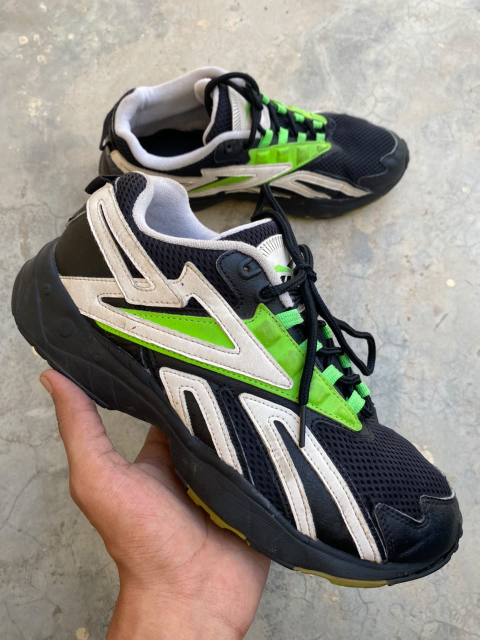 Reebok INTV Black Green FY1299 sneakers